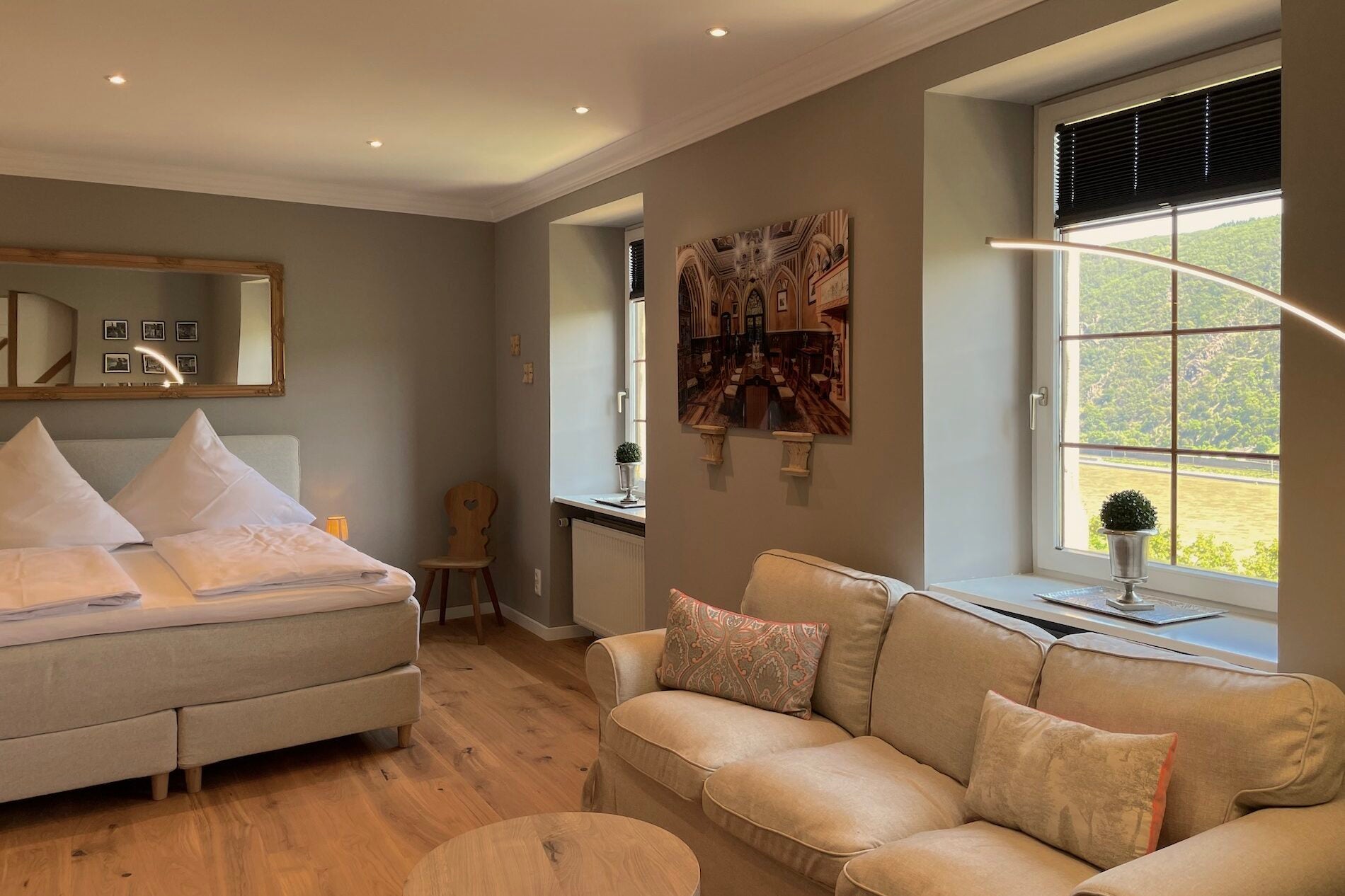 Prinzenzimmer Schlafzimmer mit Rheinblick und Couch
