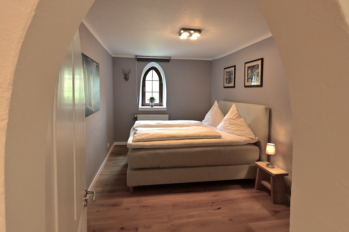 Ritterstuben Schlafzimmer mit Rheinblick