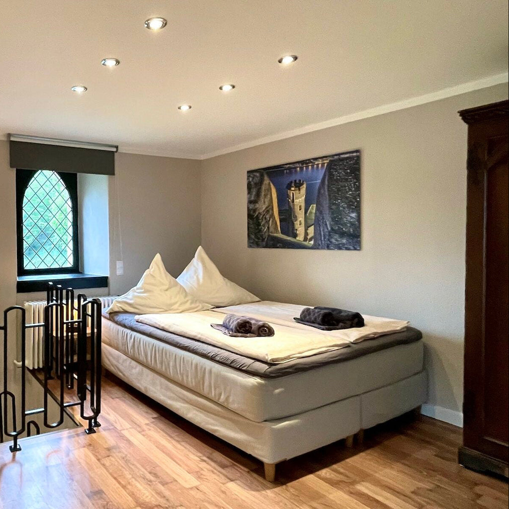 Turmzimmer Schlafzimmer mit Rheinblick