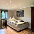 Turmzimmer Schlafzimmer mit Rheinblick