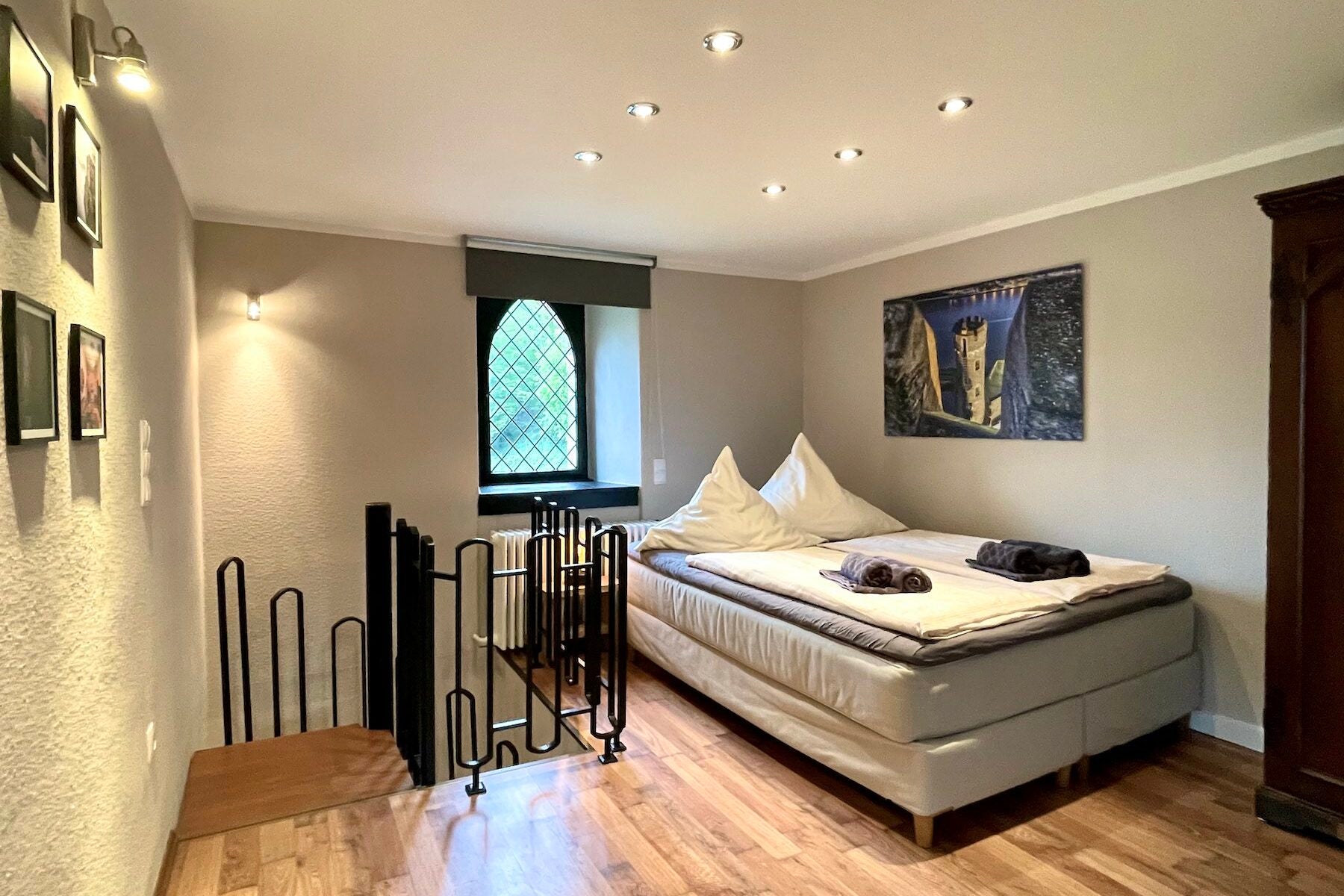 Turmzimmer Schlafzimmer mit Rheinblick